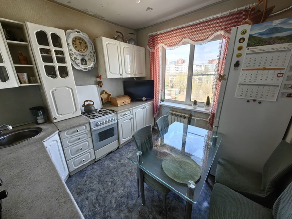 
   Продам 3-комнатную, 64 м², Комарова б-р, 38

. Фото 2.
