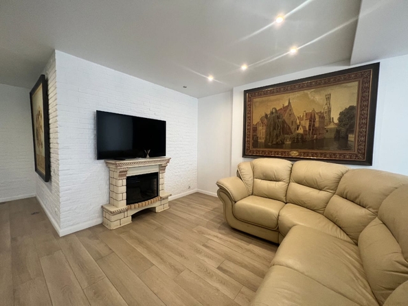 
  Продается 4-комн. квартира, 200 м², Соборный пер, д. 90
. Фото 11.