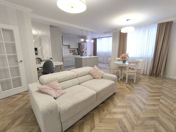 
  Продается 2-комн. квартира, 72 м², Творческая ул, д. 7
. Фото 2.