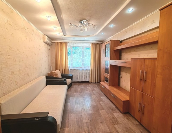 
  Продается 2-комн. квартира, 55 м², Малиновского ул, д. 76
. Фото 1.