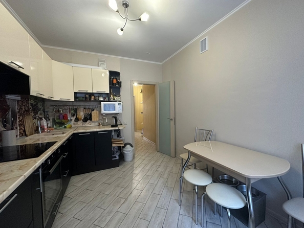 
  Продается 2-комн. квартира, 65 м², Извилистая ул, д. 21
. Фото 4.