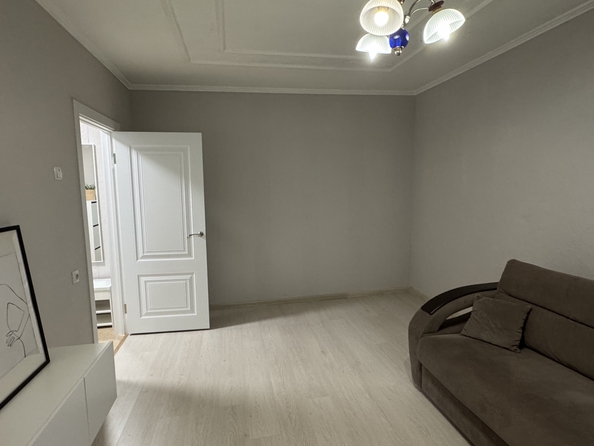 
  Продается 1-комн. квартира, 37 м², Жмайлова ул, д. 6
. Фото 3.