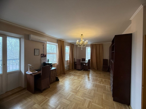 
  Продается 3-комн. квартира, 70.1 м², Ереванская ул, д. 25
. Фото 2.