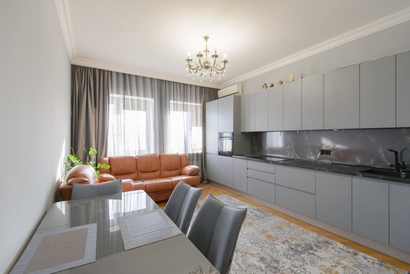 
  Продается 3-комн. квартира, 80 м², Варфоломеева ул, д. 222А
. Фото 1.