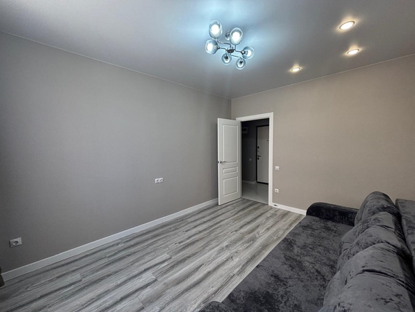 
  Продается 1-комн. квартира, 40 м², Комарова б-р, д. 1
. Фото 3.