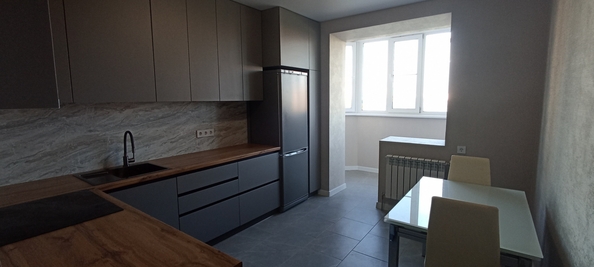 
  Продается 2-комн. квартира, 62 м², Комарова б-р, д. 1е
. Фото 2.