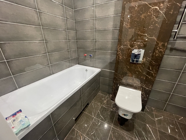 
  Продается 2-комн. квартира, 56 м², Малиновского ул, д. 18
. Фото 8.
