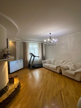 
  Продается 3-комн. квартира, 112.2 м², Жмайлова ул, д. 27а
. Фото 8.