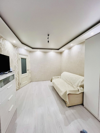 
  Продается 1-комн. квартира, 35.5 м², Думенко ул, д. 11Б
. Фото 2.