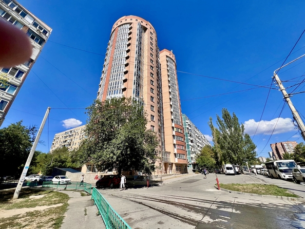 
  Продается 2-комн. квартира, 64 м², Добровольского ул, д. 15
. Фото 1.