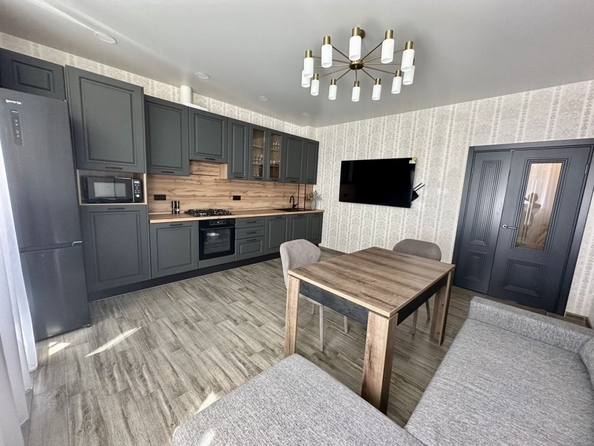 
  Продается 2-комн. квартира, 65 м², Берберовская ул, д. 16
. Фото 2.