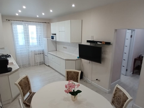 
  Продается 2-комн. квартира, 66 м², Матросова ул, д. 35
. Фото 2.