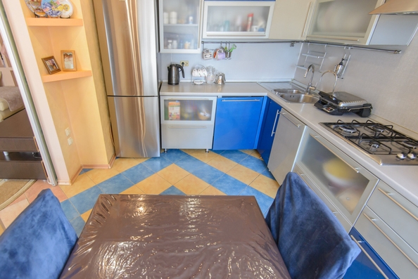 
  Продается 4-комн. квартира, 83.6 м², Павленко ул, д. 40
. Фото 6.