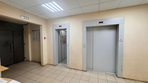 
  Продается 2-комн. квартира, 71.4 м², Вятская ул, д. 37а
. Фото 2.