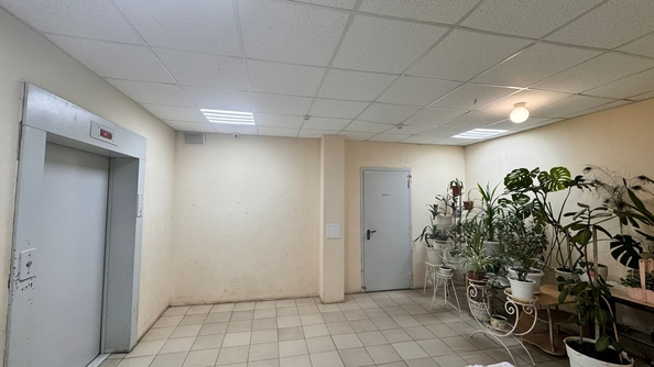 
  Продается 2-комн. квартира, 71.4 м², Вятская ул, д. 37а
. Фото 8.