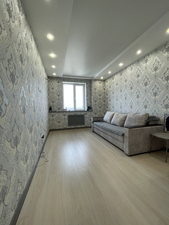 
  Продается 1-комн. квартира, 42 м², Комарова б-р, д. 18
. Фото 1.