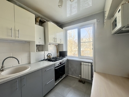 Продается 3-комнатная квартира 40-летия Победы пр-кт, 62  м², 5800000 рублей